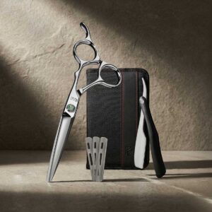 Kasho Sagano series scissor showing free bundle of razor, blades and case